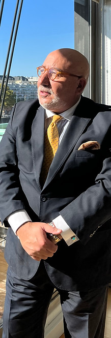 OMP con saco y anteojos.JPEG